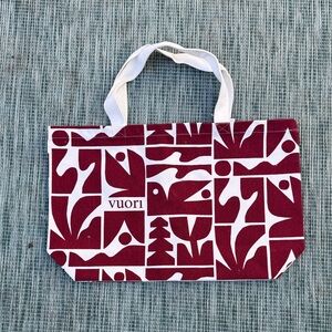 NWT Holiday 25 Vuori Maroon and White Graphic Tote